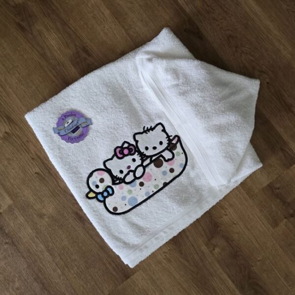 Applique Bathtub Cats – Personalized Kids Hooded Bath Towel