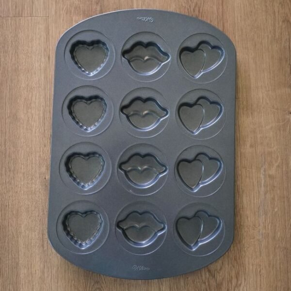 Wilton Valentine/Love Cookie Pan