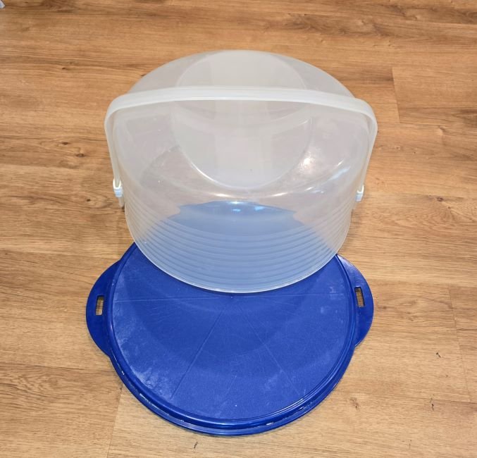 Blue Tupperware Cake Taker