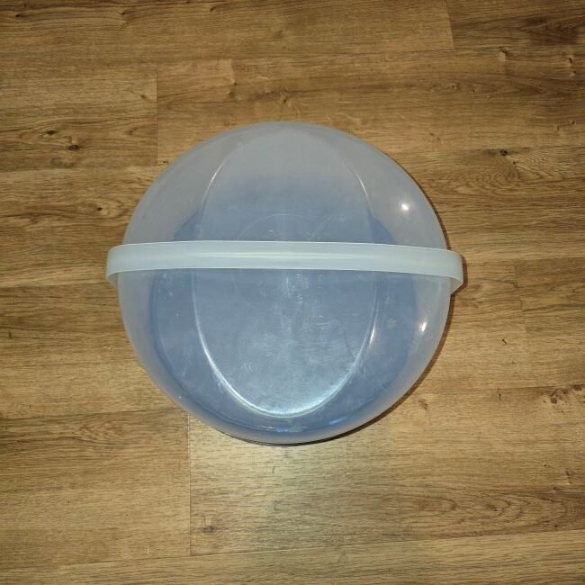 Blue Tupperware Cake Taker - Image 2